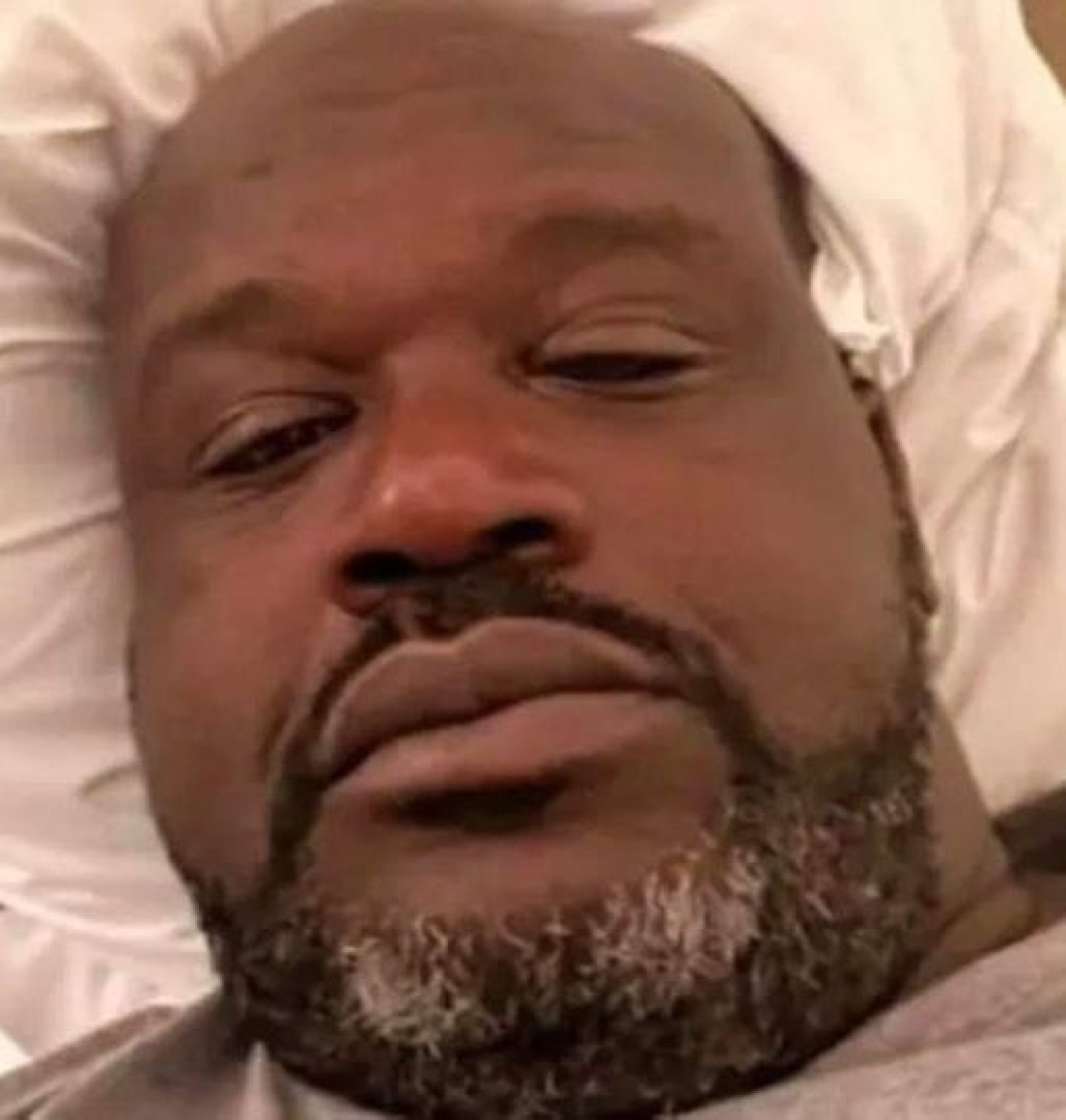 Shaquille O’Neal raises eyebrows with a worrisome hospital photo while